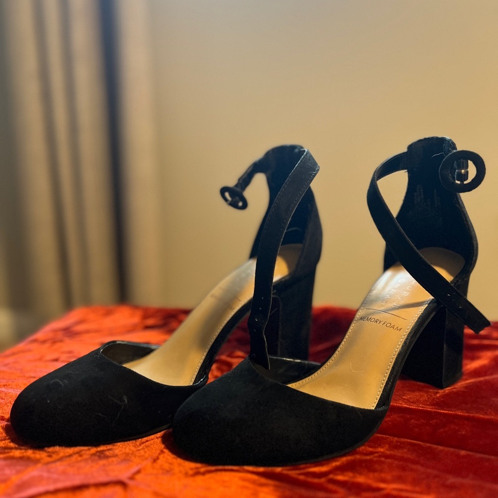 LC Lauren Conrad Black Suede Heels